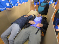 ダンボールベットを組み立てました