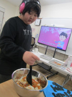 ご飯を混ぜる様子